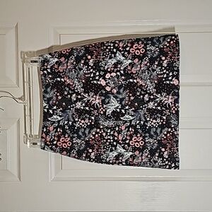 H&M mini Pencil skirt, floral jacquard fabric Size 2